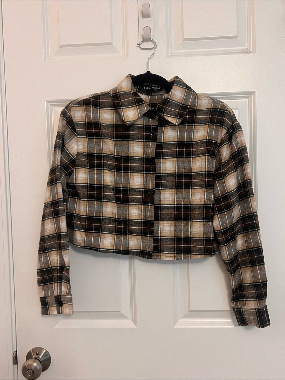 SHEIN Black & Tan Plaid Cropped Button-Up Flannel